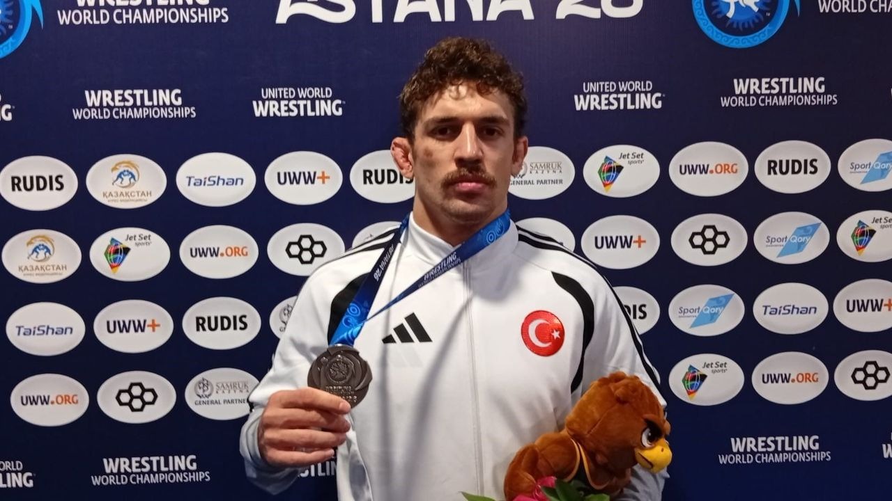 Sivaslı Yüksel Sarıçiçek dünya ikincisi oldu