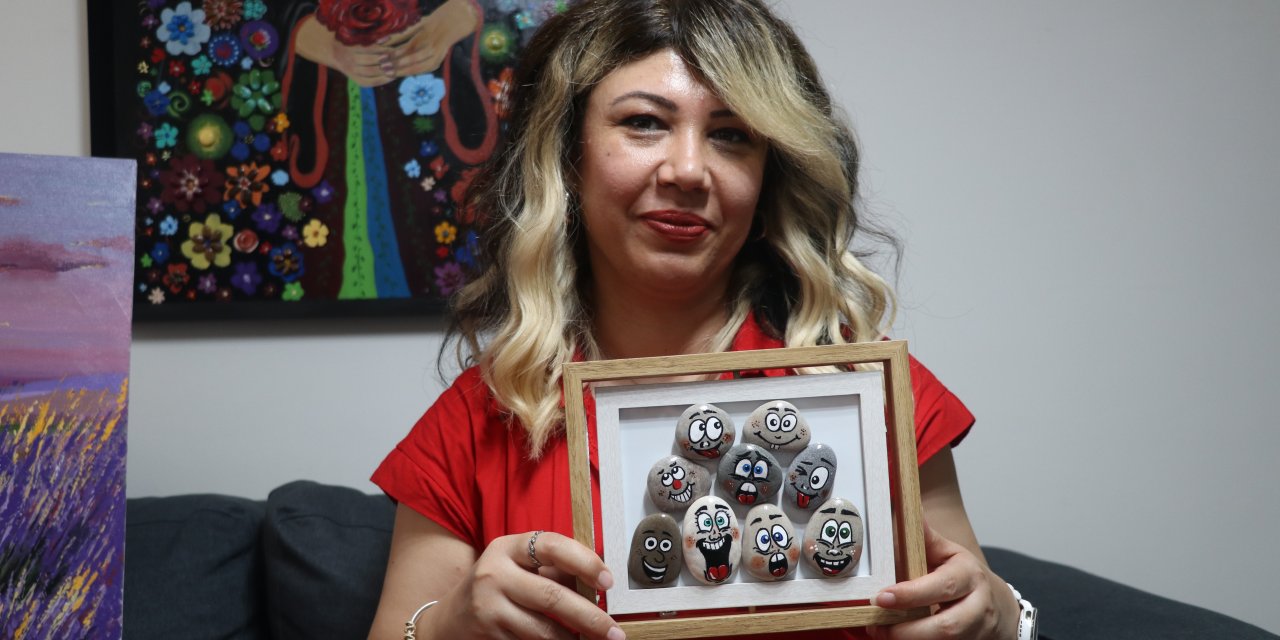 Sivaslı hemşirenin taşları sanat eserine dönüşüyor