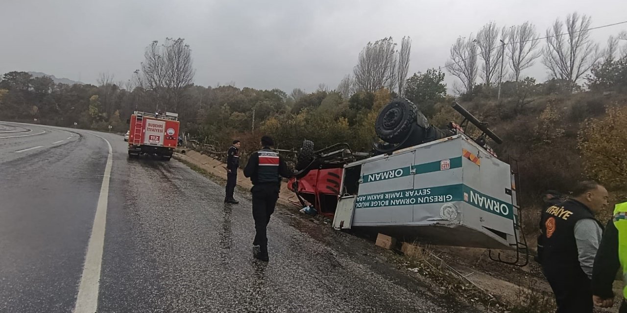 Sivas'ta tamir bakım aracı devrildi: 3 yaralı