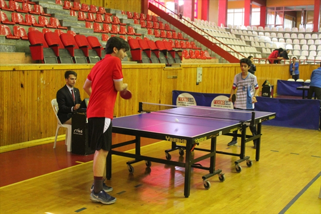 GENÇLER MASA TENİSİNDE HEYECAN BAŞLADI