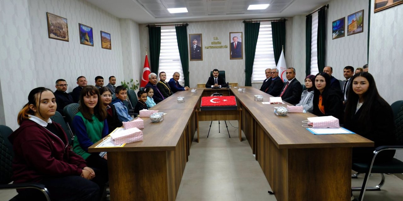 Sivas'ta Cumhuriyet için yarıştılar, ödüllerini aldılar
