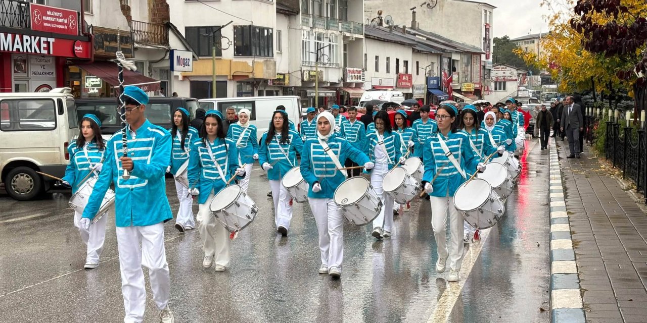 İmranlı’da anıta çelenk sunuldu