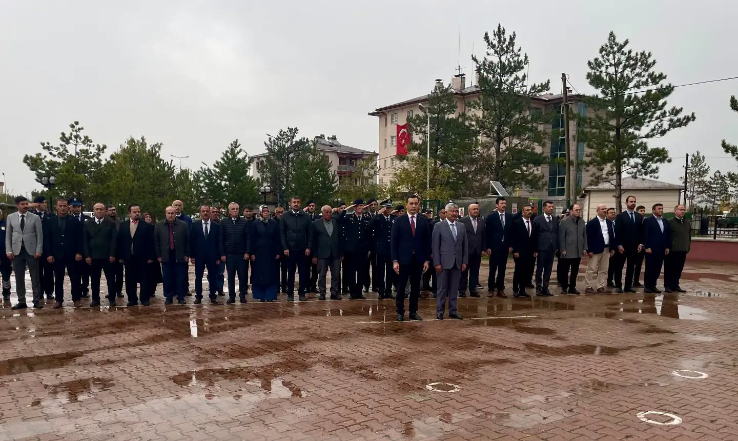 Ulaş’ta Cumhuriyet’in 103. yılı için çelenk sunma töreni