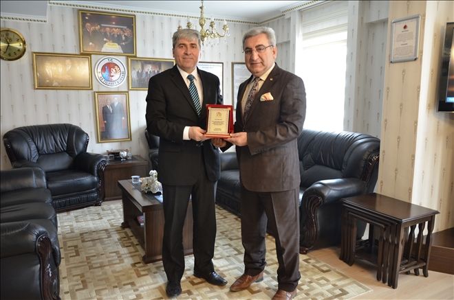 DEFTERDAR YAZAR´DAN STB´YE VEDA ZİYARETİ