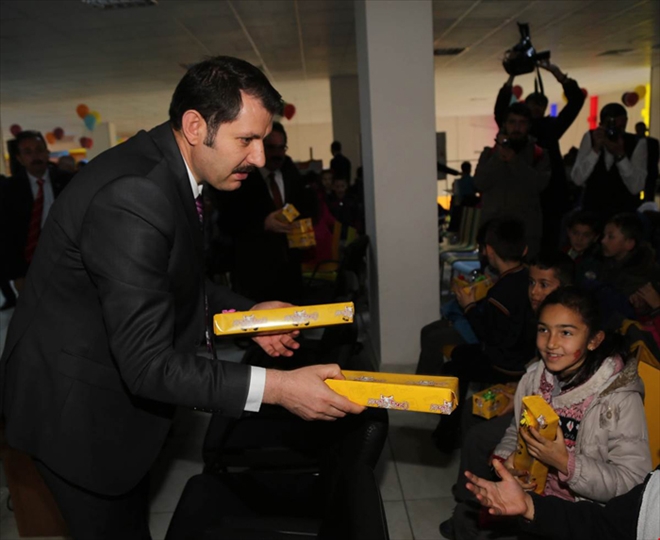 VALİ´DEN HİZMET VURGUSU