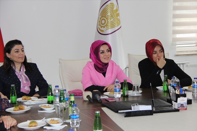 HANFENDİ DE SAHAYA İNDİ