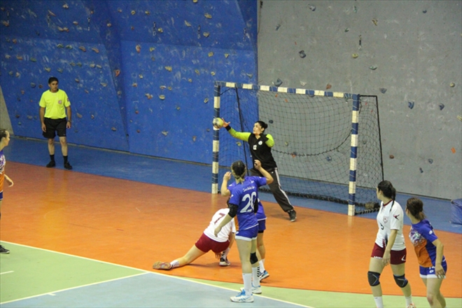 HENTBOLCULAR SERİ PEŞİNDE