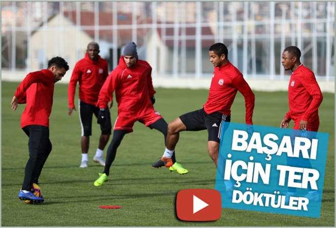 BAŞARI İÇİN TER DÖKÜYORLAR