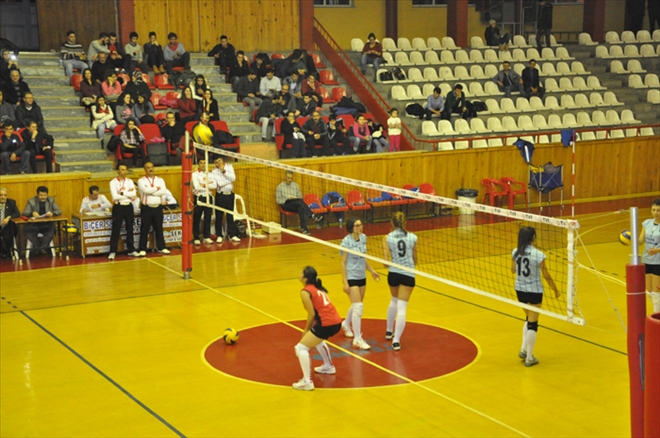 VOLEYBOLCULAR SAHNEYE ÇIKTI