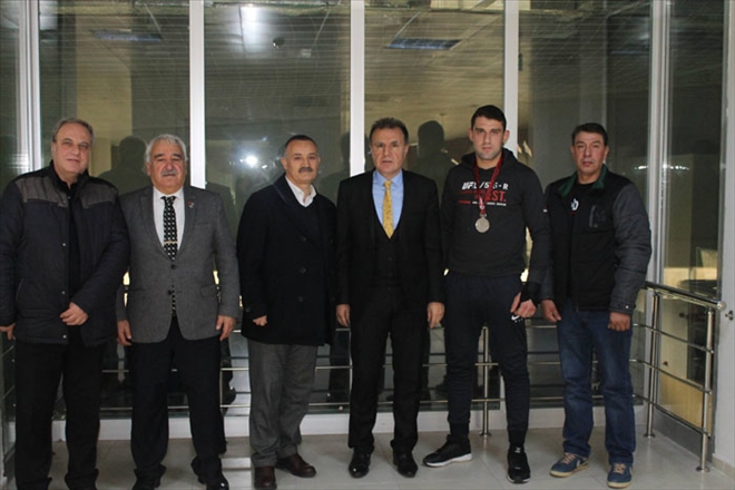 ?TÜRKMEN´İ TEBRİK EDİYORUM?