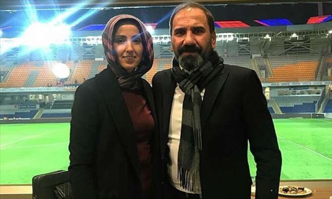 BAŞKAN VE EŞİNDEN GALİBİYET POZU