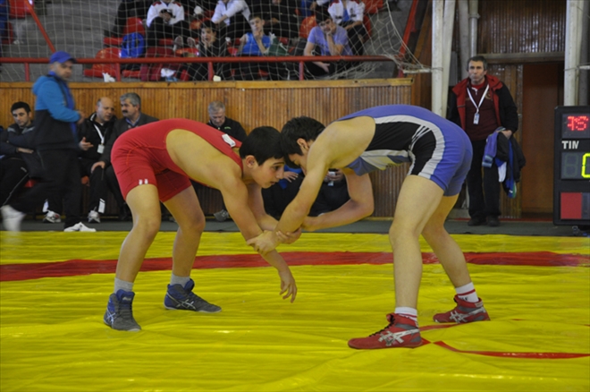 GENÇ PEHLİVANLAR MİNDERE ÇIKIYOR