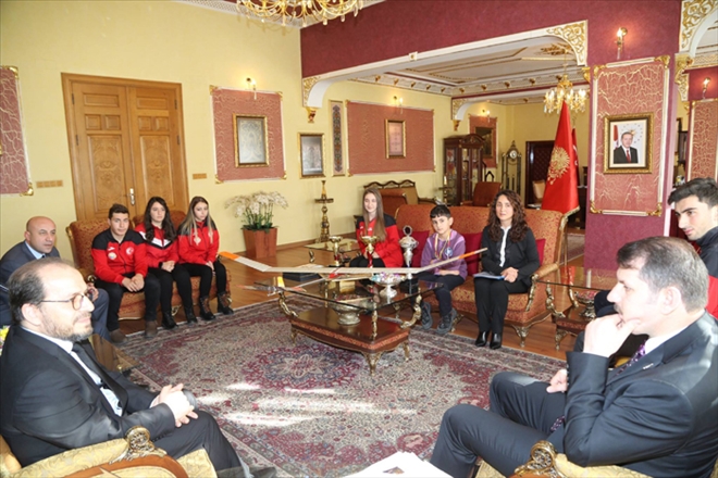 VALİ HAVACILIK KULÜBÜNE BAŞARILAR DİLEDİ