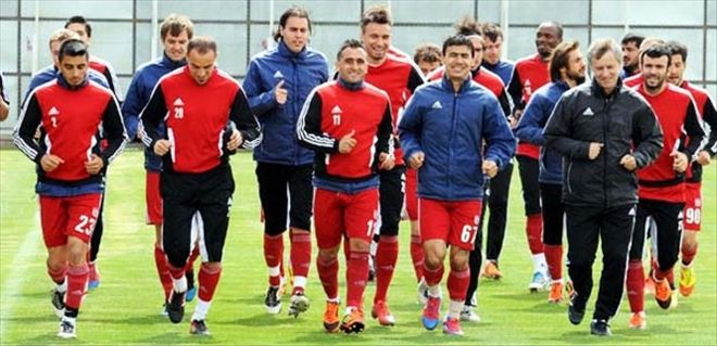 BAKKAL: HERKES BİZİ  YENMEYE ÇALIŞIYOR