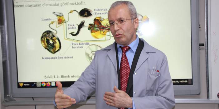 Sivaslı polis, 45 yaşında öğretmenliğe geçip hayalini gerçekleştirdi