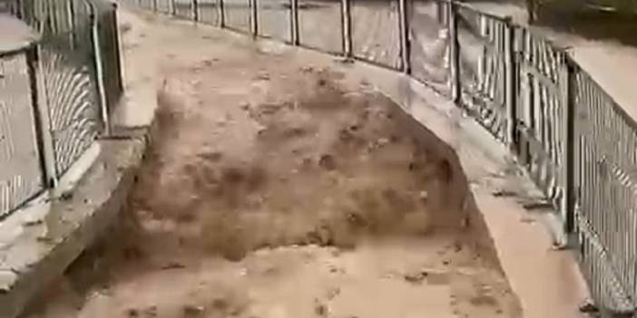 Sivas'ta sağanak ırmağı taşırdı, yol ve arazileri su bastı