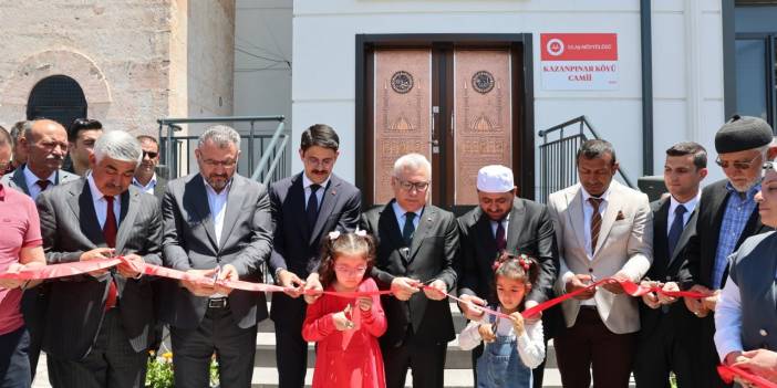Sivas'ta köy halkının desteğiyle yapılan cami ibadete açıldı