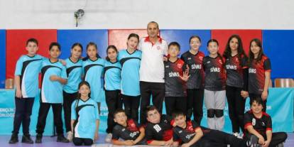 Sivas’ta Gençler Floor Curling için Ter Döktü!