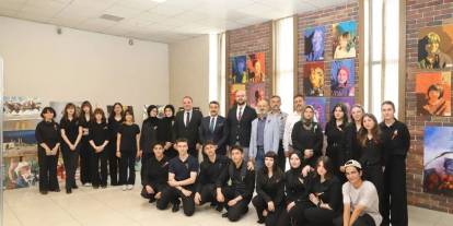 Muzaffer Sarısözen Lisesi’nden Renkli Mezuniyet Resimleri