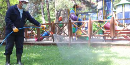 Sivas’ta parklar ilaçlanıyor