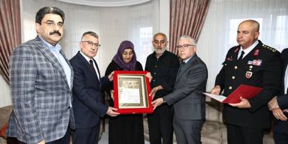 Kahraman Şehidin Ailesine Şehadet Belgesi
