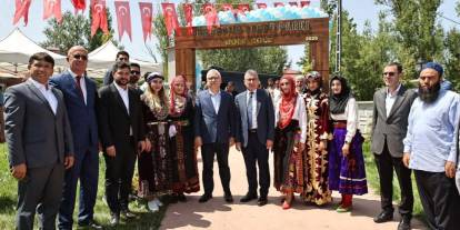 Sivas'ta Köy Konağı ve Park Açıldı