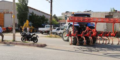 Traktörle motosikletin çarpıştığı kazada 1 kişi yaralandı