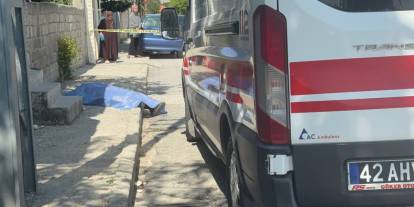 Kaldırımda cesedi bulundu
