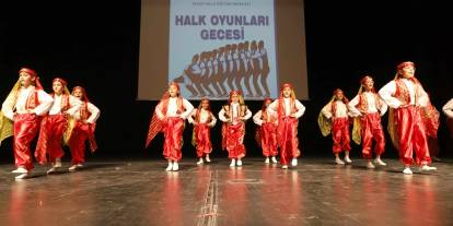 Sivas'ta Halk Oyunları Rüzgarı