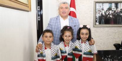 Sivaslı Miniklerden Filistin’e Destek