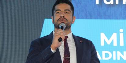 Taha Akgül 'den Kritik  Mesaj: "Geleceği Kurtarmaya Geldik'"
