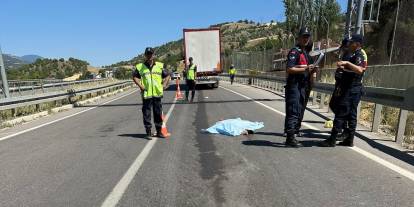 Sivas’ta TIR Yayalara Çarptı: 1 Ölü, 1 Yaralı