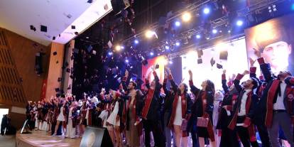 Doktor Adayları Sivas'ta Mezuniyet Sevinci Yaşadı
