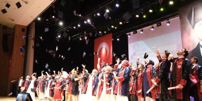 Sivas'ta Mezuniyet Coşkusu Sürüyor