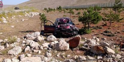 Sivas'ta Otomobil Takla Attı: 2 Yaralı