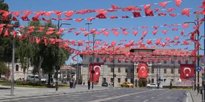 Sivas Bayraklarla Donatıldı
