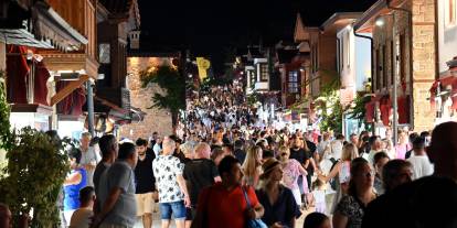 1 günde 102 bin 6 yabancı turist