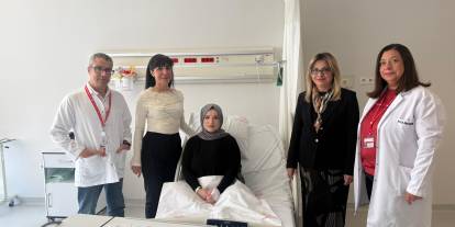 24 haftalık bebeğe anne karnında omurilik ameliyatı