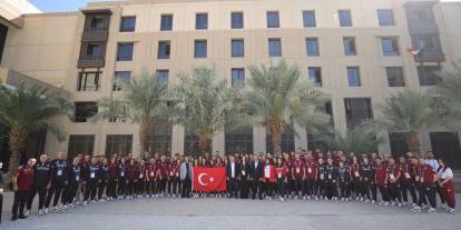 Bakan Bak, Suudi Arabistan’daki milli sporcularla buluştu