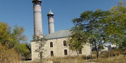 Ermeni işgalinde ahır olan cuma mescidi restore edildi