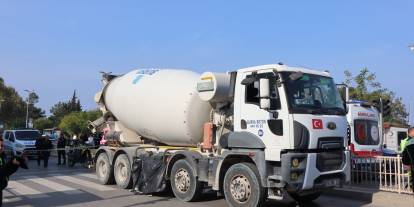 Beton mikserinin altında kalan kadın öldü