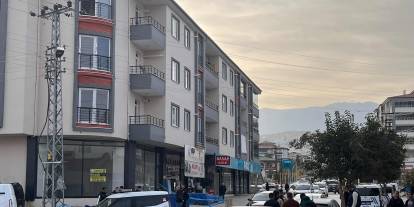 3'üncü kattaki balkondan düşen adam öldü