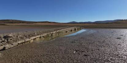 Kuraklık, tarihi 11 gözlü köprüyü gün yüzüne çıkardı