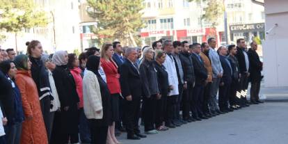 Sivas'ta sağlık çalışanları Ata’yı andı