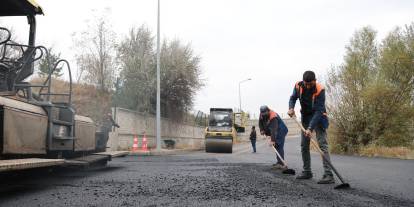 Sivas’ta altyapısı tamamlanan caddelerde asfalt serimi başladı