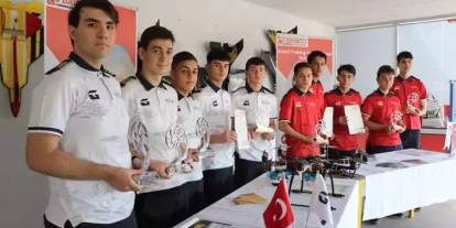 Gençler Türkiye’yi Dünya Sahnesinde Gururlandırdı