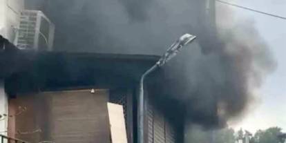 Sinir krizi geçiren kadın evini ateşe verdi