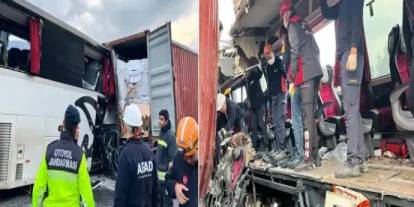 Yolcu otobüsü, TIR'a çarptı: 6 ölü