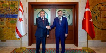 Cevdet Yılmaz, KKTC Başbakanı Üstel ile bir araya geldi