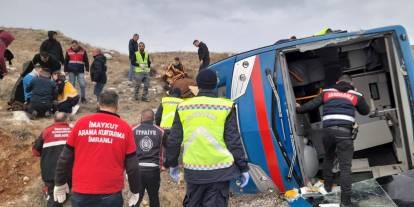 Sivas'ta cezaevi nakil aracı devrildi: 9 yaralı